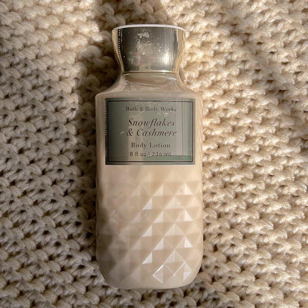Bath & Body Works snowflake & cashmere body lotion for women.
